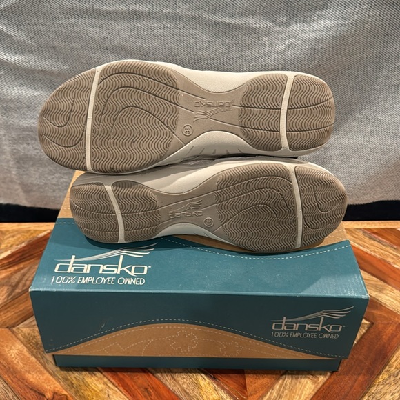 Dansko Holland Ivory Suede Mesh Bungee Slip On Sneakers Women Size 8 - Picture 5 of 7